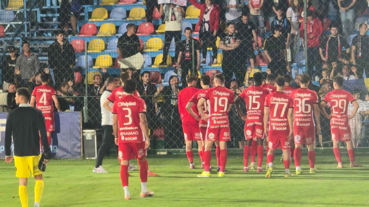 „Să NU mai călcați în Sibiu!” » Imagini nemaivăzute la Voluntari: ce s-a întâmplat după promovare și cum a fost surprins Dorinel Munteanu