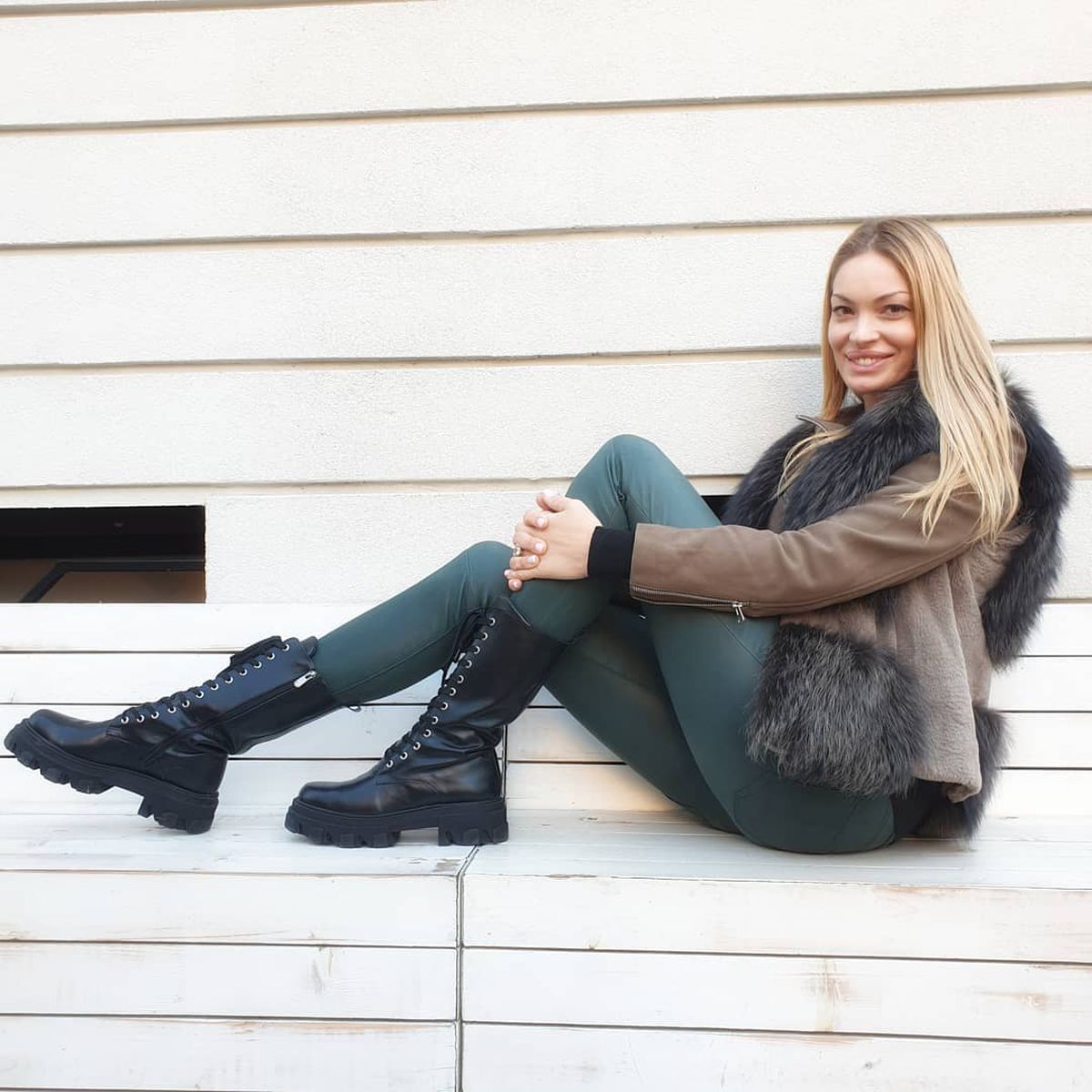 Imaginile de pe iaht cu Cristi Borcea și Valentina Pelinel au stârnit reacții jignitoare: „Ai editat prost pozele. Ăla nu are mâini, tu ești tunată toată”