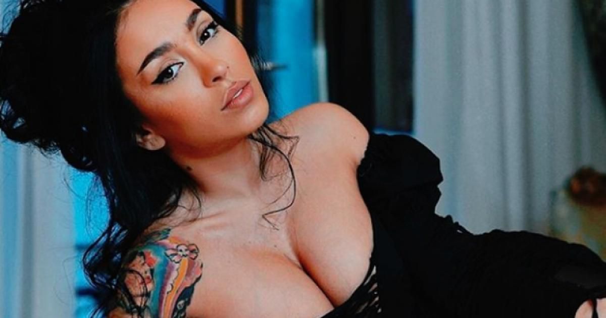 FOTO Un fotbalist celebru din Premier League îi face curte lui Ruby » Cum vrea să profite cântăreața: „Poate e băiat de treabă și îmi dă”