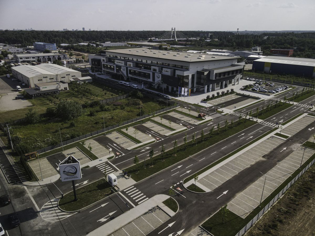 Bazinul din Complexul de natație de la Otopeni