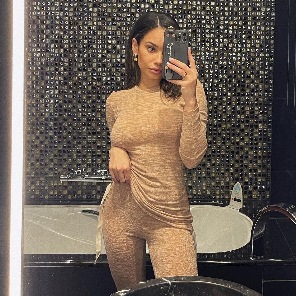 Karim Benzema a depășit orice record de Ziua Îndrăgostiților: 3 buchete de flori pentru 3 femei! 