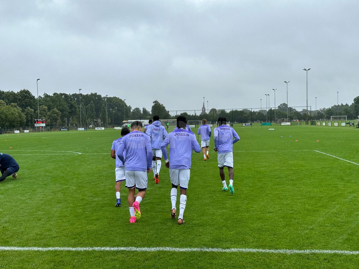 Soluția surprinzătoare încercată de FCSB » Cine a ajuns să joace în locul lui Compagno la meciul cu Anderlecht