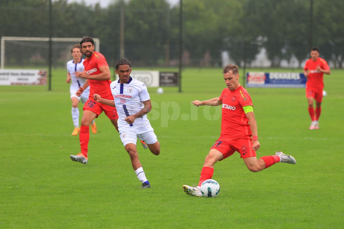 Nervi și scandal pe teren în FCSB - Anderlecht! Gestul lui Florinel Coman a provocat furia belgienilor