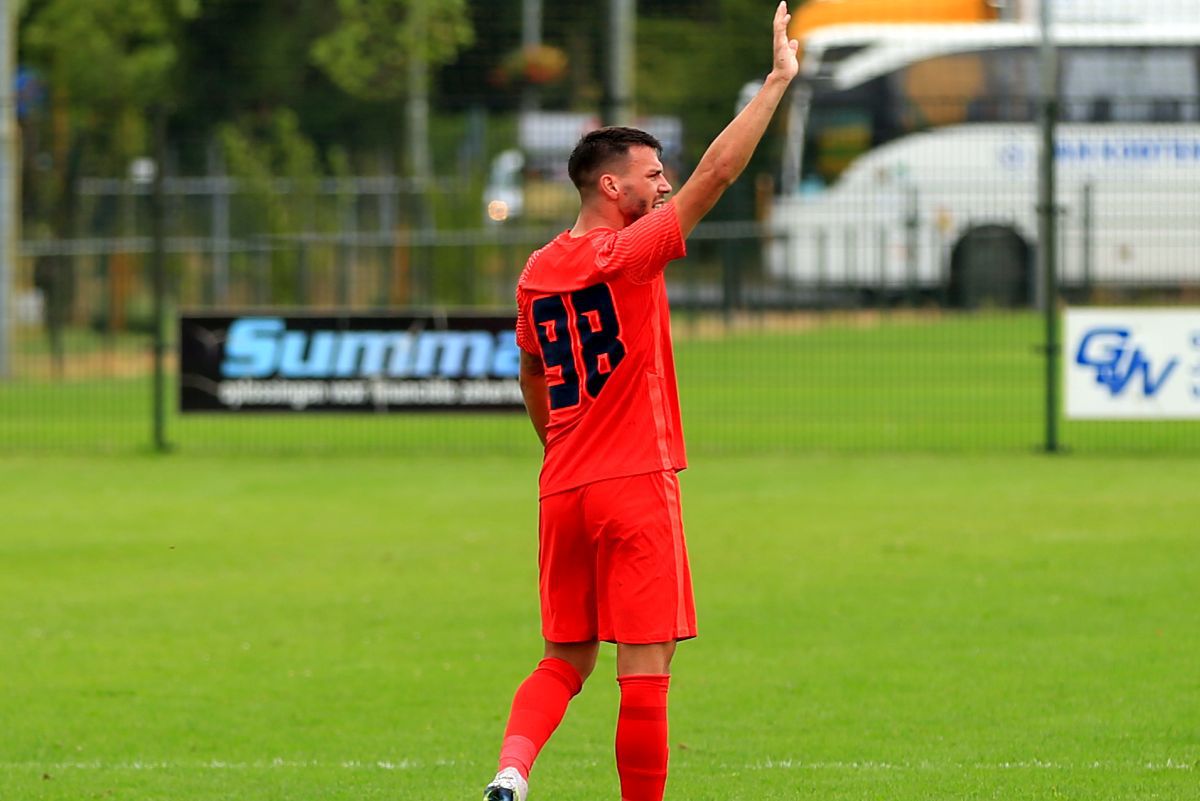 Pintilii s-a ridicat de pe bancă și s-a dus glonț spre un titular » Ce i-a reproșat + dialogul surprins de reporterii GSP