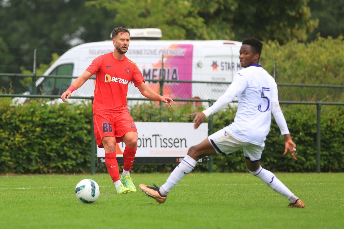 Soluția surprinzătoare încercată de FCSB » Cine a ajuns să joace în locul lui Compagno la meciul cu Anderlecht