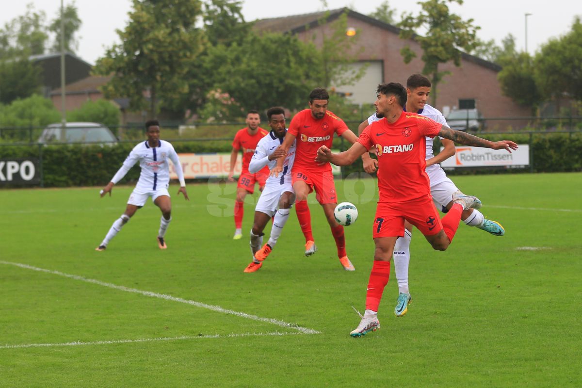 Ce moment! Cine a preluat banderola de căpitan la FCSB, în repriza a doua a amicalului cu Anderlecht
