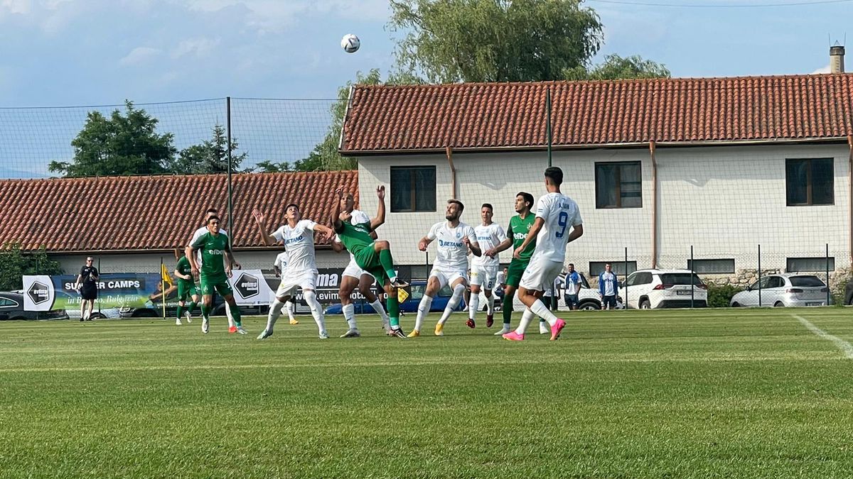 Panică la Universitatea Craiova » Lovit, Mitriță a ieșit de pe teren în minutul 36 al amicalului cu Ludogorets! Ce s-a întâmplat