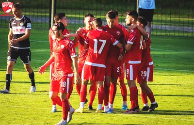 Interviu inedit cu dinamoviștii » Cine ar face carieră în UFC și cine poate concura la „Insula Iubirii”: „Am ispita lângă mine!” :D