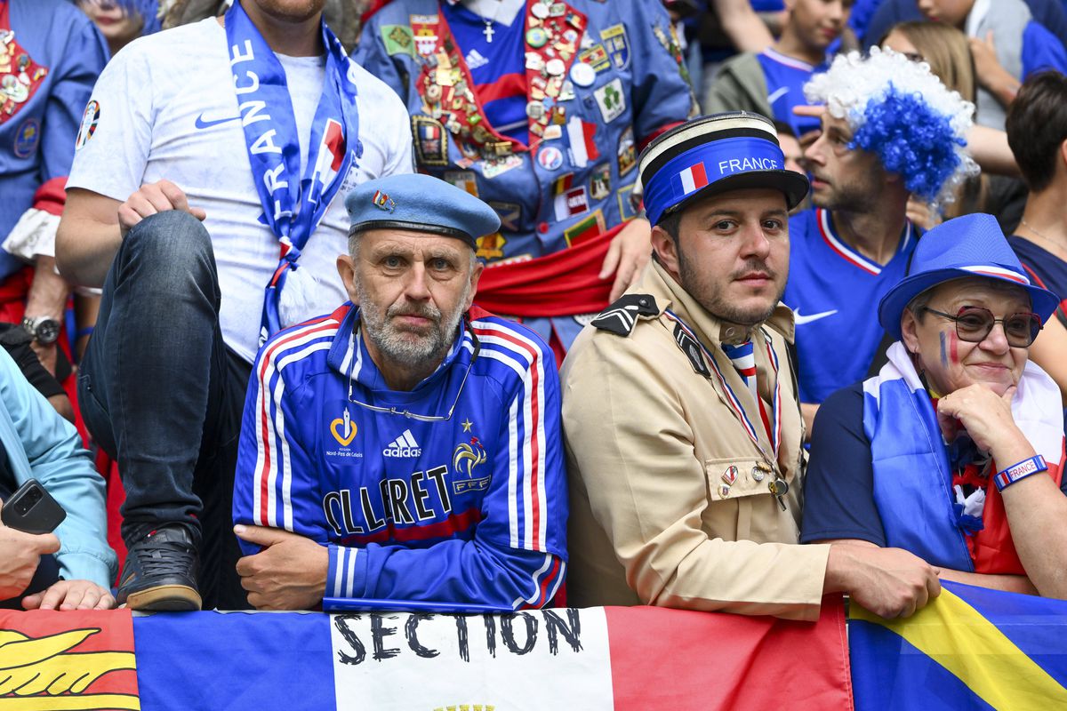 Cele mai tari imagini din tribunele stadionului din Dusseldorf, locul de desfășurare al Franța - Belgia