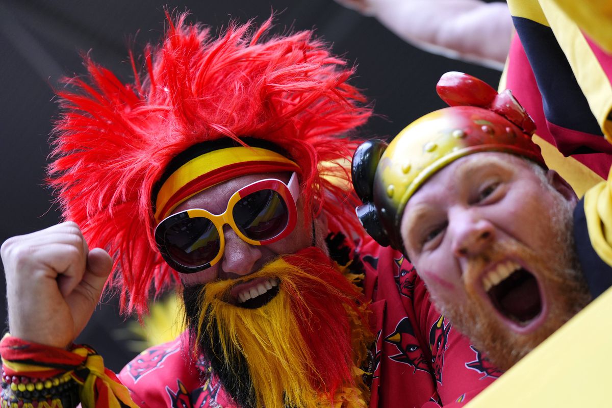 Cele mai tari imagini din tribunele stadionului din Dusseldorf, locul de desfășurare al Franța - Belgia