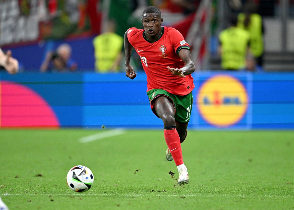 Premianții și restanțierii de la Euro » Am tras linie înaintea sferturilor: „ceasul” care a greșit doar 20 de pase + el e Superman!