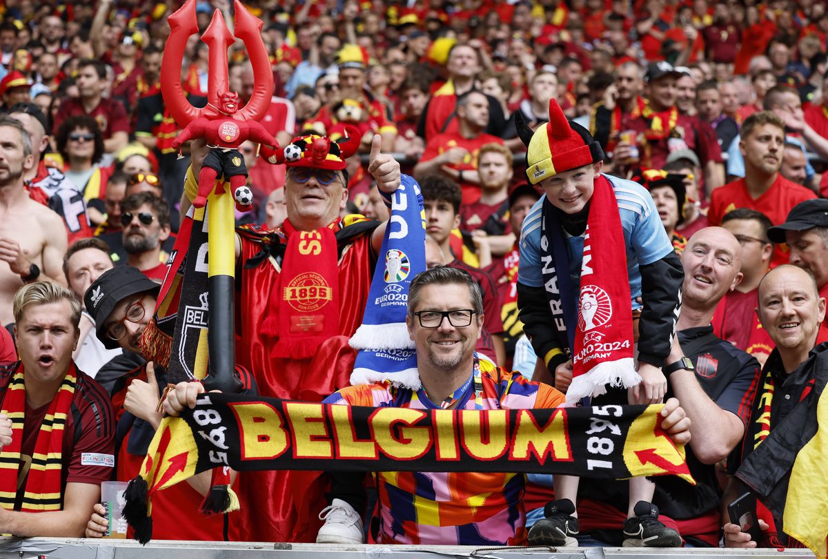 Cele mai tari imagini din tribunele stadionului din Dusseldorf, locul de desfășurare al Franța - Belgia