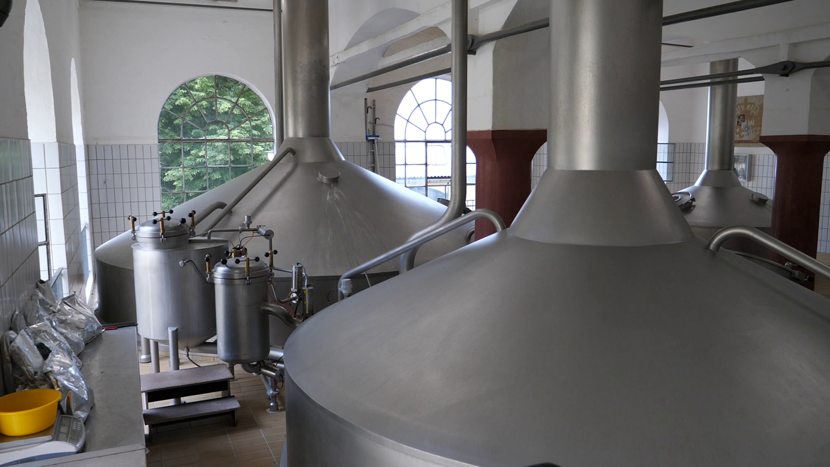 Noroc, România! GSP.ro a vizitat cea mai veche fabrică de bere din lume, lângă München. Produce din anul 1040!