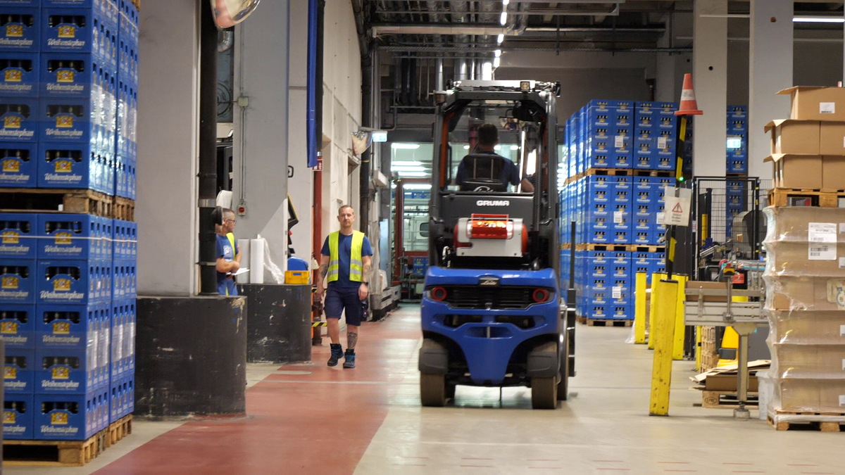 Noroc, România! GSP.ro a vizitat cea mai veche fabrică de bere din lume, lângă München. Produce din anul 1040!