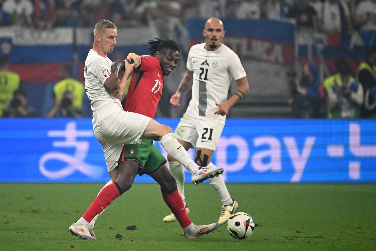 Premianții și restanțierii de la Euro » Am tras linie înaintea sferturilor: „ceasul” care a greșit doar 20 de pase + el e Superman!