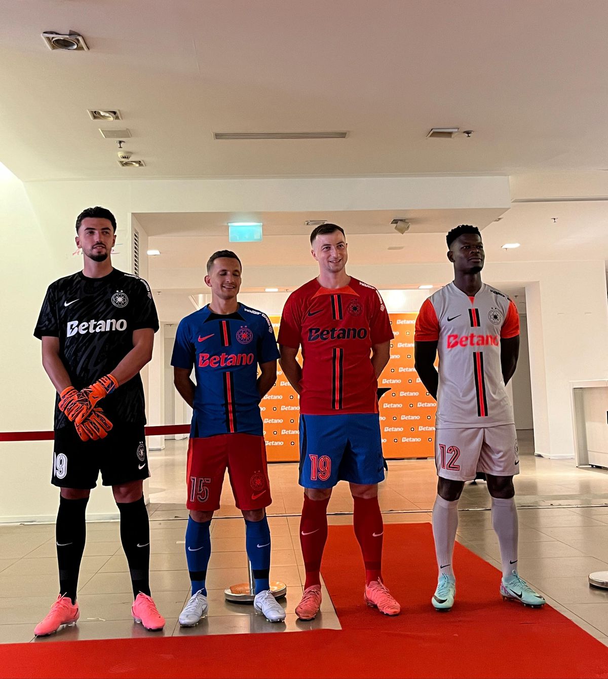 FCSB și-a prezentat echipamentul pentru sezonul 2024-2025 de Superliga