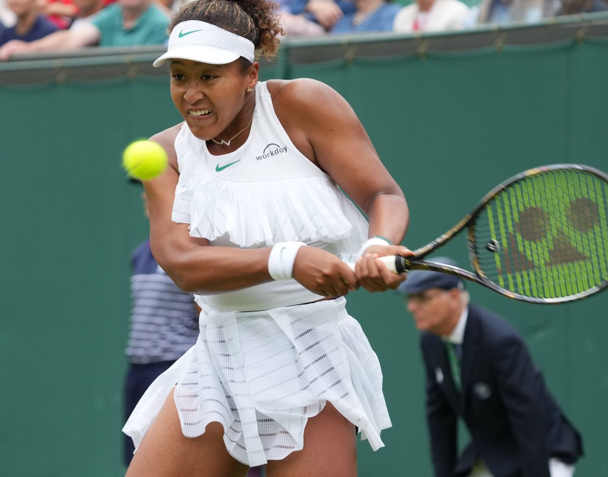 Victorioasă după 6 ani la Wimbledon, Naomi Osaka a stârnit o controversă » Rochia aleasă i-a „încins” pe fani: „Prea scurtă!” / „Nu respectă codul”