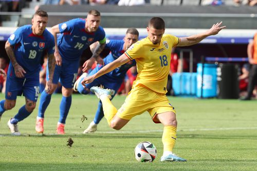 Răzvan Marin, execuție perfectă în meciul cu Slovacia, 1-1, foto: Imago
