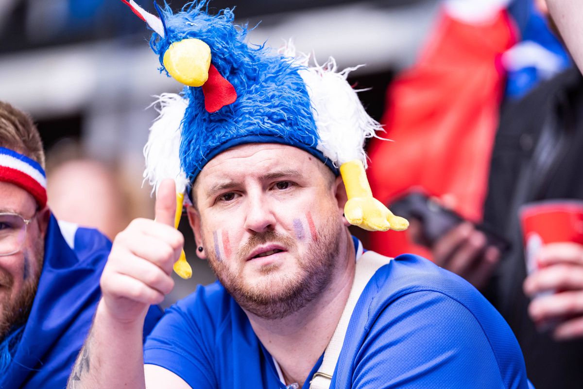 Cele mai tari imagini din tribunele stadionului din Dusseldorf, locul de desfășurare al Franța - Belgia