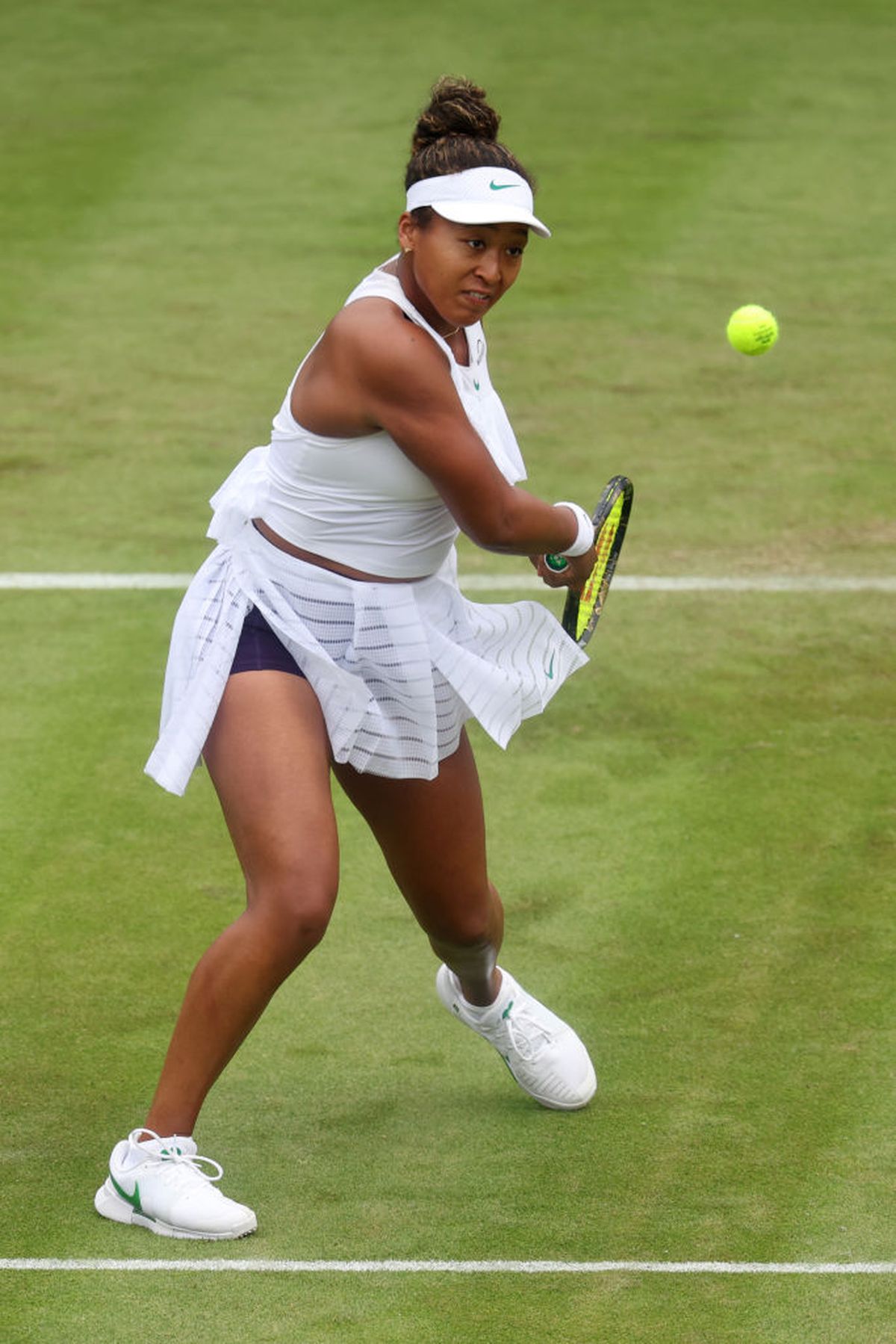 Victorioasă după 6 ani la Wimbledon, Naomi Osaka a stârnit o controversă » Rochia aleasă i-a „încins” pe fani: „Prea scurtă!” / „Nu respectă codul”