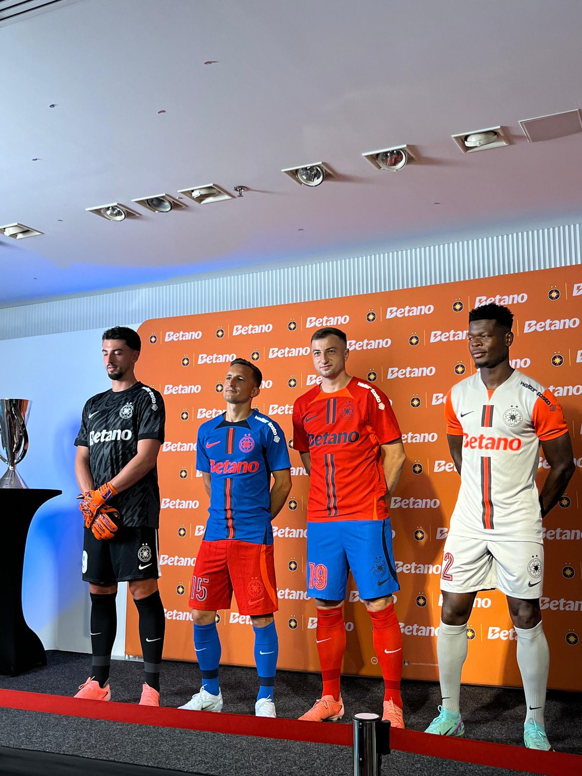 FCSB și-a prezentat echipamentul pentru sezonul 2024-2025 de Superliga