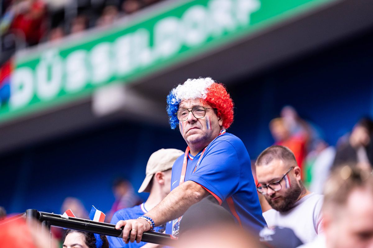 Cele mai tari imagini din tribunele stadionului din Dusseldorf, locul de desfășurare al Franța - Belgia