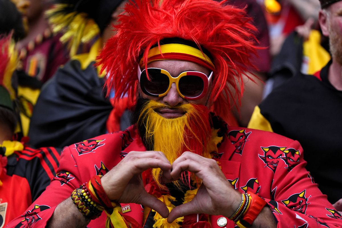 Cele mai tari imagini din tribunele stadionului din Dusseldorf, locul de desfășurare al Franța - Belgia