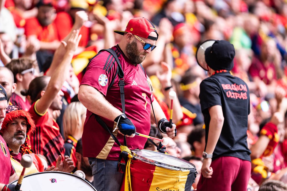 Cele mai tari imagini din tribunele stadionului din Dusseldorf, locul de desfășurare al Franța - Belgia