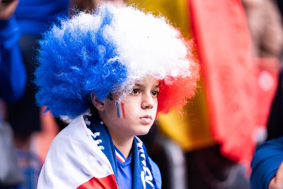 Cele mai tari imagini din tribunele stadionului din Dusseldorf, locul de desfășurare al Franța - Belgia