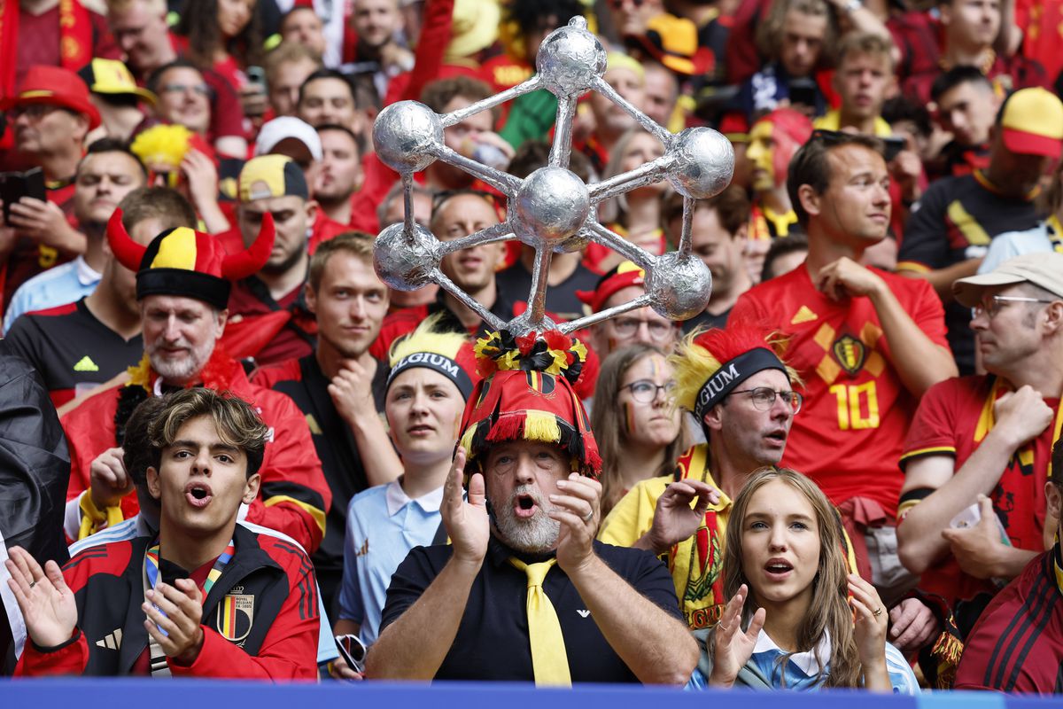 Cele mai tari imagini din tribunele stadionului din Dusseldorf, locul de desfășurare al Franța - Belgia