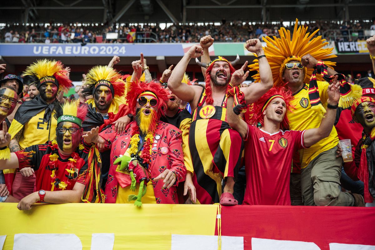 Cele mai tari imagini din tribunele stadionului din Dusseldorf, locul de desfășurare al Franța - Belgia