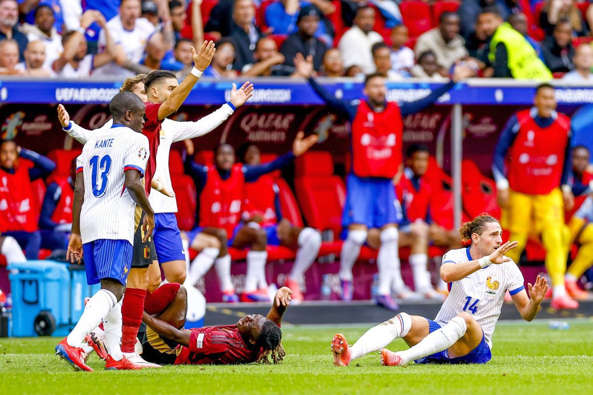 Kevin de Bruyne nu și-a dat seama că e filmat! Cuvântul rostit în spatele jurnaliștilor, după eliminarea de la Euro 2024