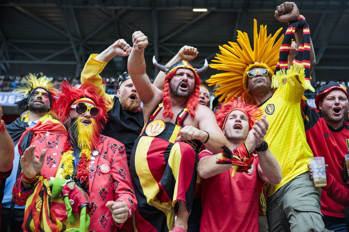 Cele mai tari imagini din tribunele stadionului din Dusseldorf, locul de desfășurare al Franța - Belgia