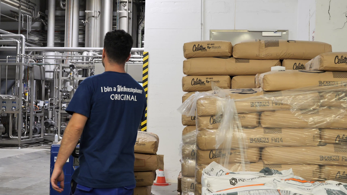 Noroc, România! GSP.ro a vizitat cea mai veche fabrică de bere din lume, lângă München. Produce din anul 1040!