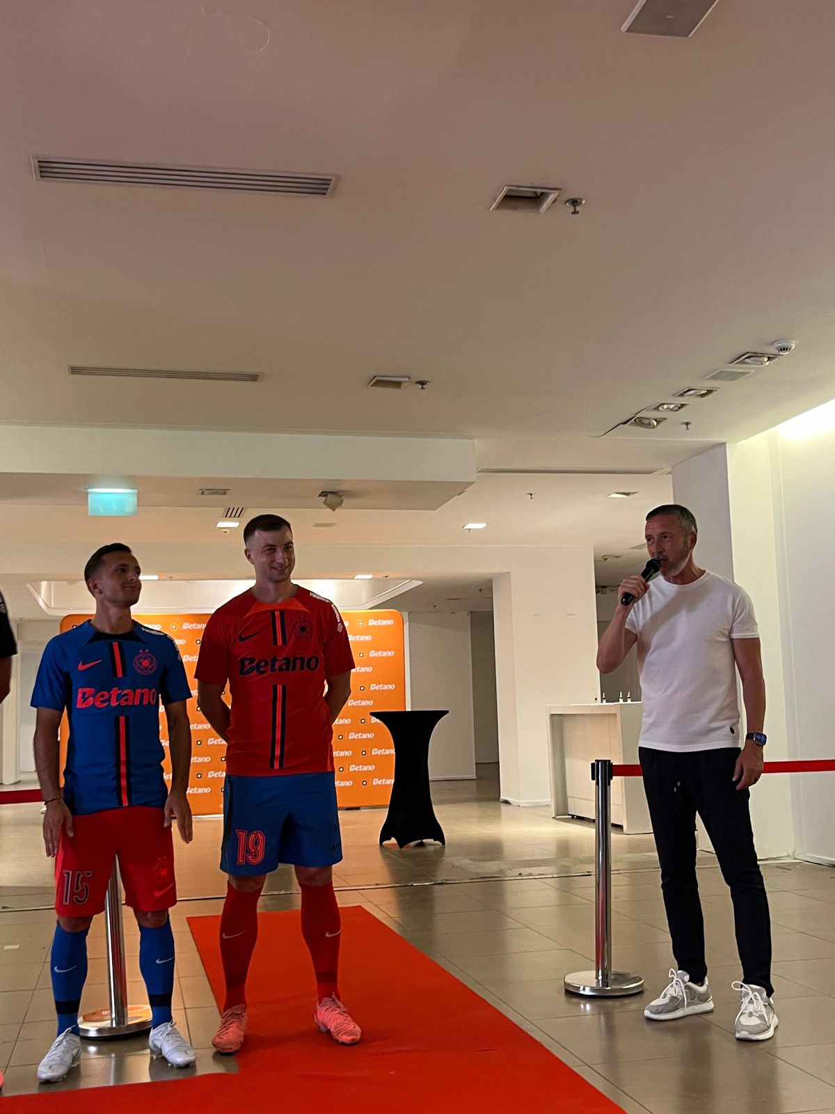 FCSB și-a prezentat echipamentul pentru sezonul 2024-2025 de Superliga