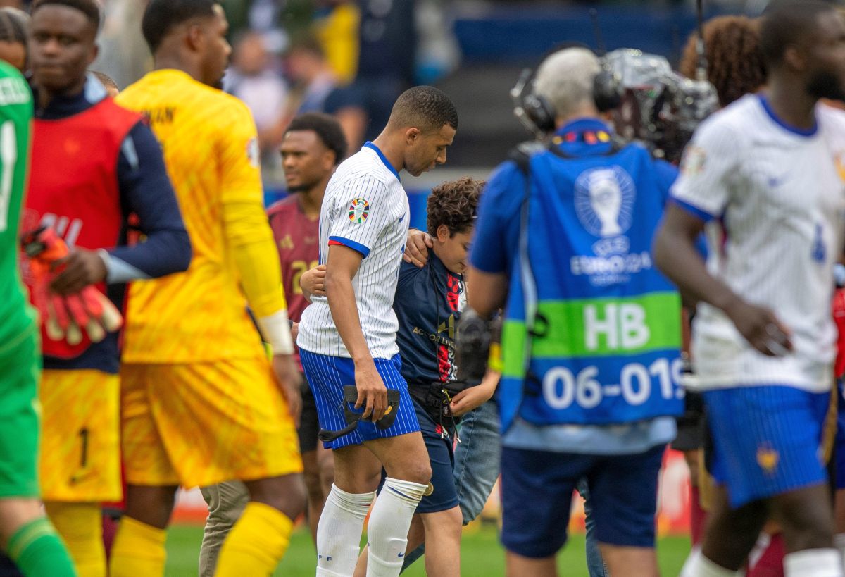 Kevin de Bruyne nu și-a dat seama că e filmat! Cuvântul rostit în spatele jurnaliștilor, după eliminarea de la Euro 2024