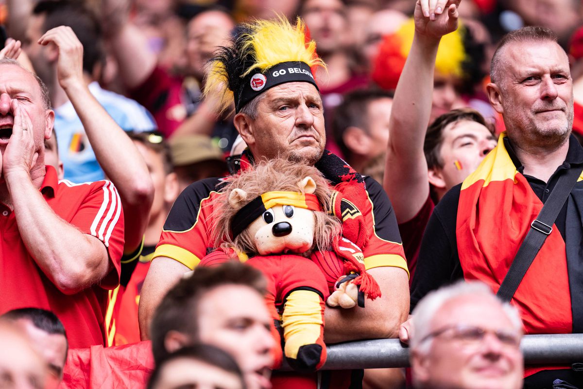 Cele mai tari imagini din tribunele stadionului din Dusseldorf, locul de desfășurare al Franța - Belgia