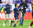 Kylian Mbappe și momentul în care se fotografiază alături de micuțul său fan / Sursă foto: Imago Images