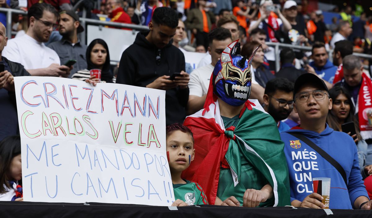 Cele mai tari imagini din tribunele stadionului din Dusseldorf, locul de desfășurare al Franța - Belgia