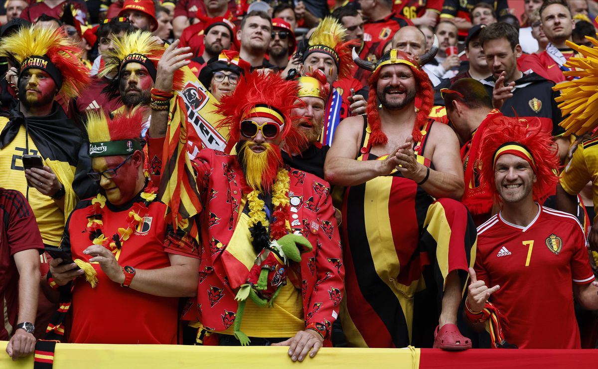 Cele mai tari imagini din tribunele stadionului din Dusseldorf, locul de desfășurare al Franța - Belgia