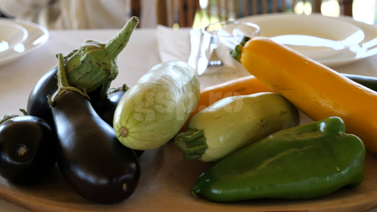 „Din 2020 sunt agricultor” » Ciprian Tătărușanu a lăsat fotbalul pentru dovlecei, zucchini și vinete bio! Fostul portar și-a prezentat afacerea: „Așa trebuie să fie leguma perfectă”