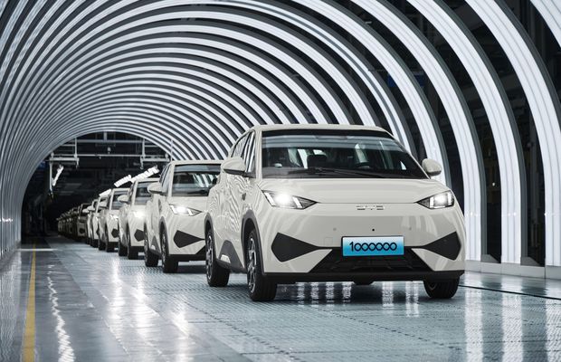 BYD a atins un milion în producția modelului record DOLPHIN SURF