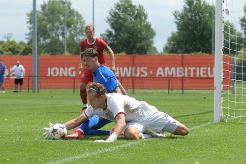 FCSB a învins-o cu 3-1 pe Utrecht, locul 4 din campionatul Olandei. În primul test al verii, campioana României câștigase cu Almere, scor 3-2 / foto: facebook.com/FCSBOfficial