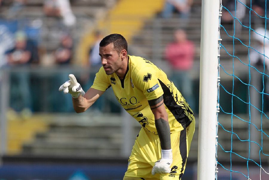 Jucătorul român a rămas liber și așteaptă oferte » Ar semna și pentru un salariu de 100.000 de euro pe an!