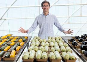„Din 2020 sunt agricultor” » Ciprian Tătărușanu a lăsat fotbalul pentru dovlecei, zucchini și vinete bio! Fostul portar și-a prezentat afacerea: „Așa trebuie să fie leguma perfectă”