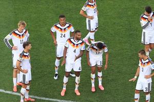 Efectul eliminării rușinoase din „16-imi” » Nemții taie masiv din prețurile tricourilor de vânzare la Mondial!