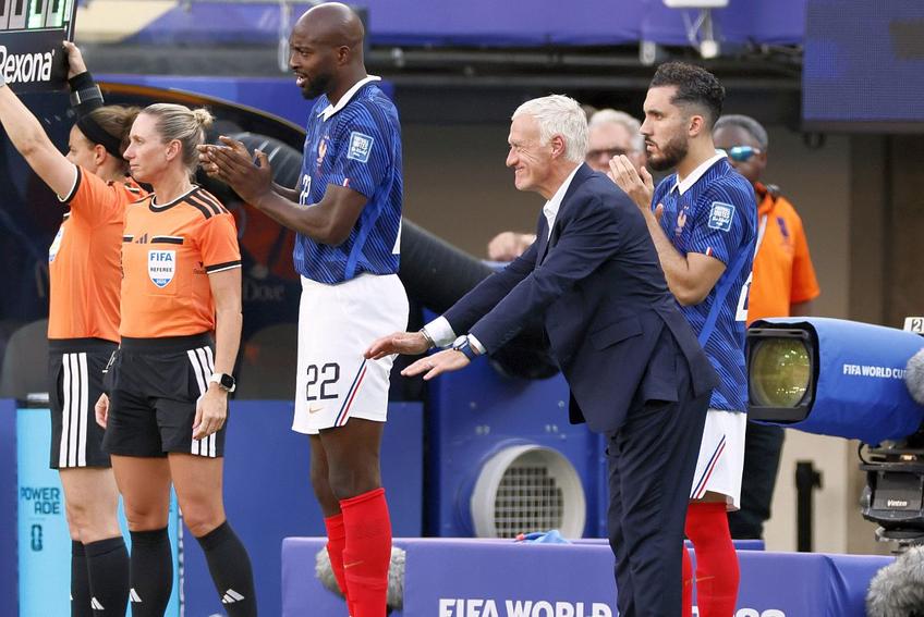 Didier Deschamps, plecăciuni în fața lui Kylian Mbappe // foto: Imago Images