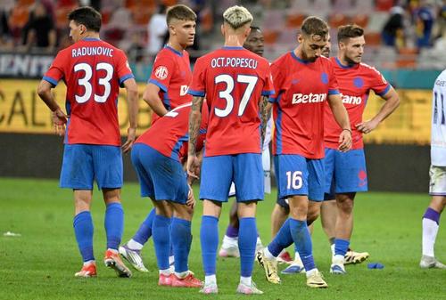 Mihai Lixandru (al doilea de la dreapta la stânga) pleacă de la FCSB