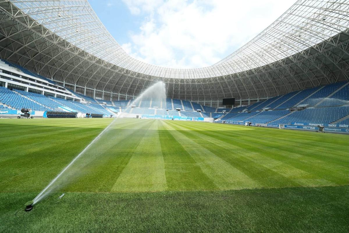 Gazon de Liga Campionilor la Craiova! Imagini cu noua suprafață de joc din Bănie