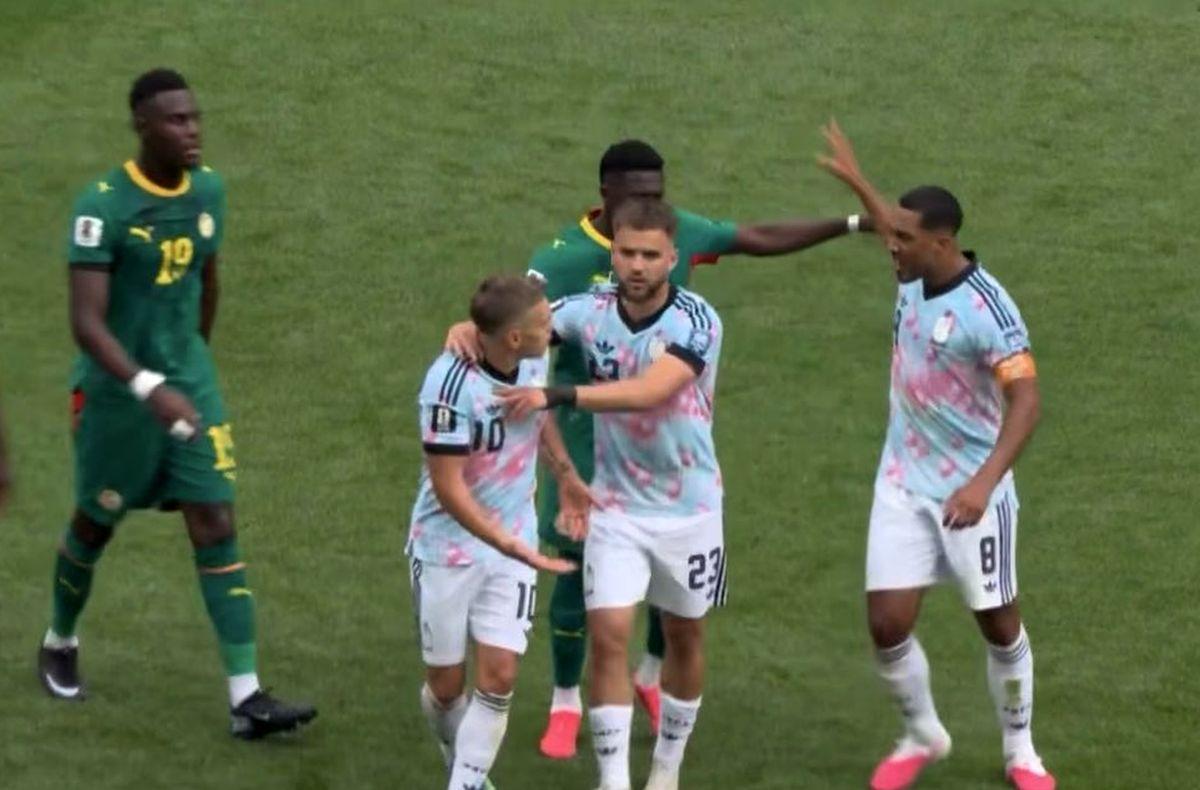 Scene incredibile în Belgia - Senegal » Coechipierii au sărit la bătaie
